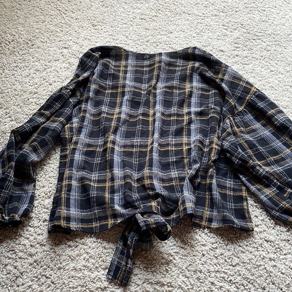 Blu Pepper Black Plaid Button Down Shirt with Tie Waist Size Medium EUC Autumn - Picture 10 of 10